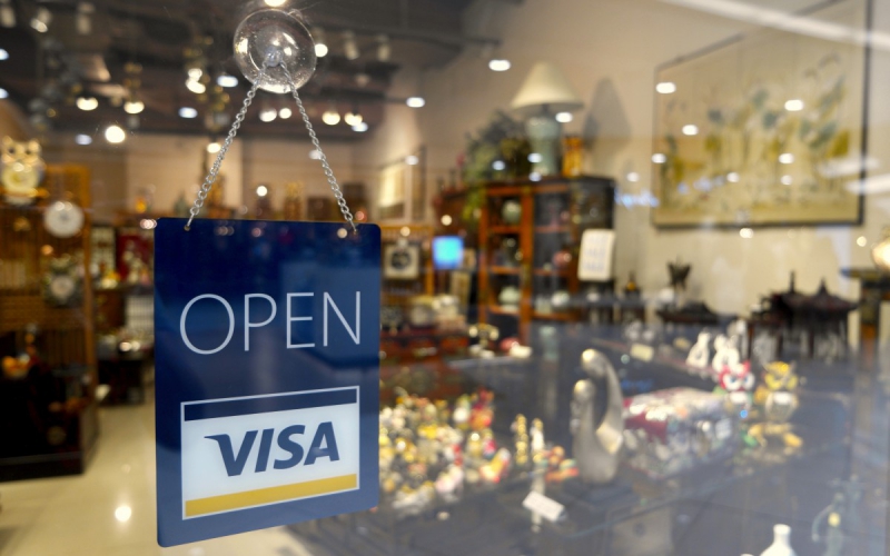 vitrine-CABASSE-min_open_sign_visa_sign_open_store_sign_visa_credit_card_business-810443